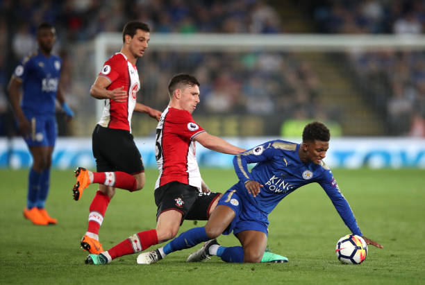 己更接近于 己更接近于